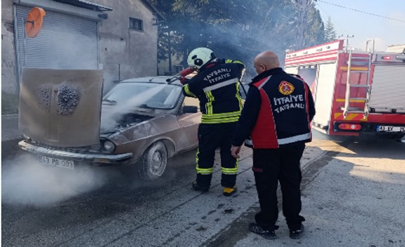 Seyir halindeki araç alev aldı