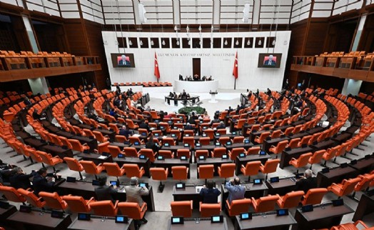 TBMM'de gündem yoğun: Sosyal medyaya yaş sınırı, oyun platformlarına düzenleme