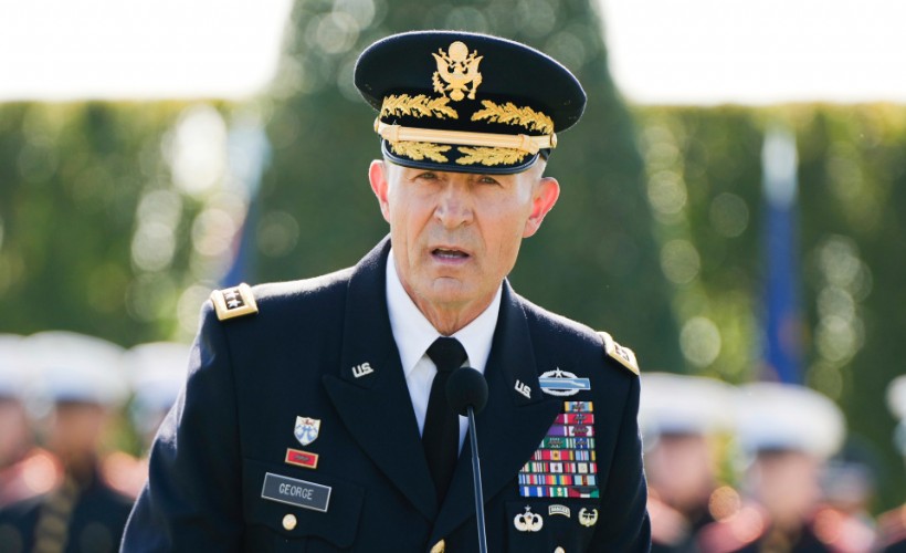 Trump'ın görevden aldığı generalden sert mesaj!