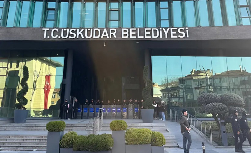 Üsküdar Belediyesi'ne yönelik operasyonda gözaltına alınan 21 kişi adliyeye sevk edildi