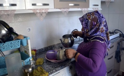 ''Ev kadınlarına emeklilik'' vaadi Meclis gündeminde: 3 yıldır somut adım yok