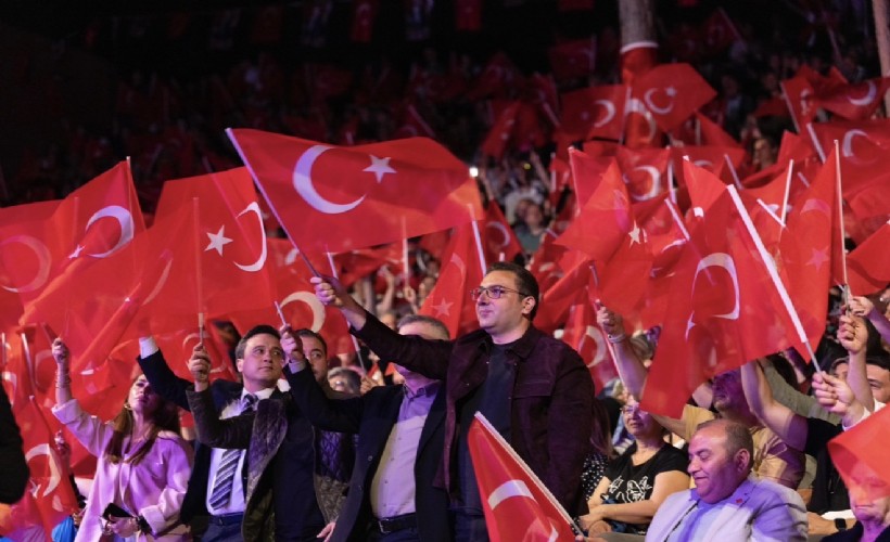 19 Mayıs coşkusu Balçova’da meydanlardan sahnere taştı!