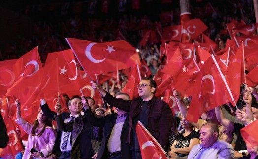19 Mayıs coşkusu Balçova'da meydanlardan sahnere taştı!