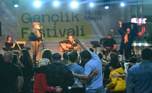 19 Mayıs gençlik sahnesi Küçükpark'ta kuruldu