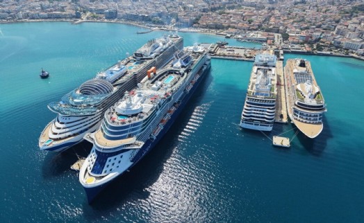 4 kruvaziyer Kuşadası'na 11 bin turist getirdi