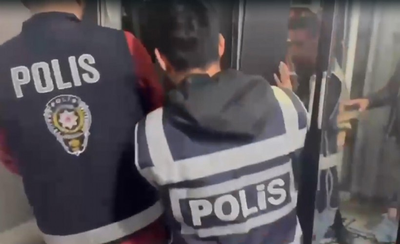 50 yıl kesinleşmiş cezası olan firarı gardıropta yakalandı