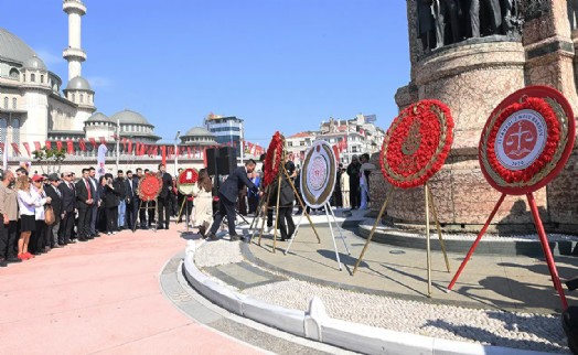 AK Parti Taksim Anıtı'na çelenk bırakmadı