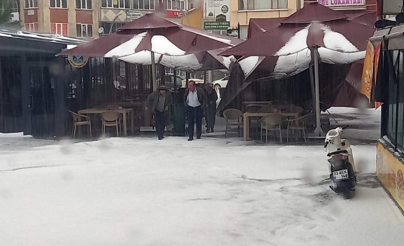 Afyon'da yağmur ve dolu yaşamı olumsuz etkiledi