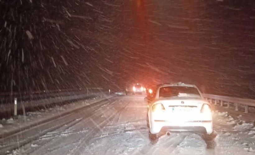 Afyonkarahisar'da 11 ilçede eğitime 'kar' engeli; ulaşımda aksamalar yaşandı