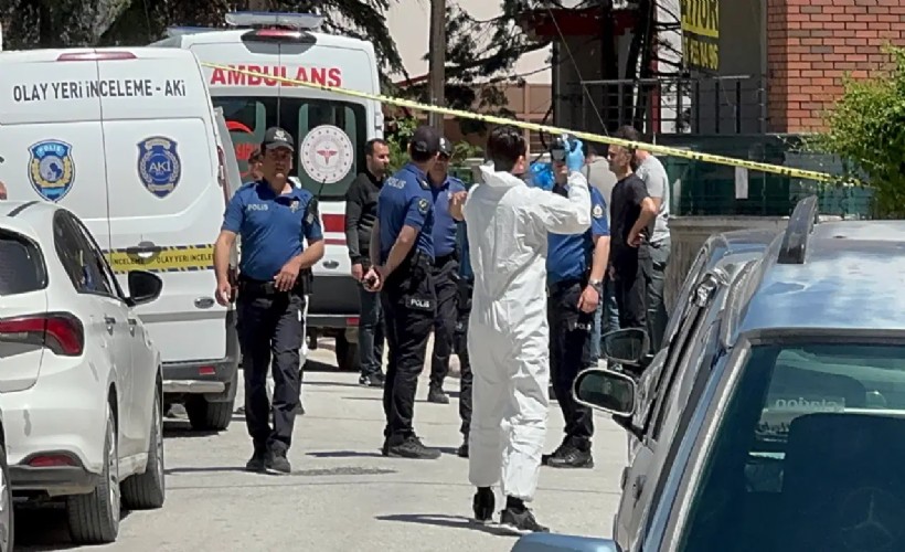Aile dehşeti... Parkta elleri kanlı şekilde bulundu: Anne ve babasını katletmiş!
