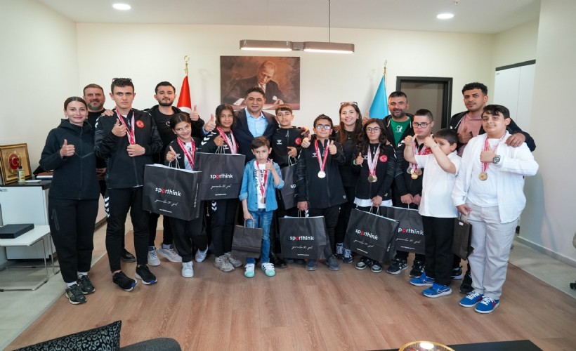 Aliağa’nın özel sporcularından atletizm ve yüzmede büyük başarı