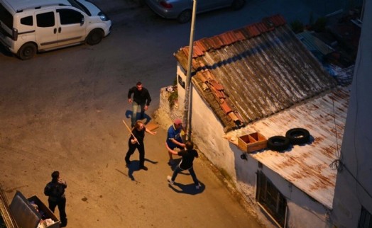 Alkollü olduğu iddia edilen şahıs sokağı ayağa kaldırdı!