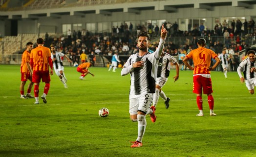 Altay'da Sefa gemileri yaktı