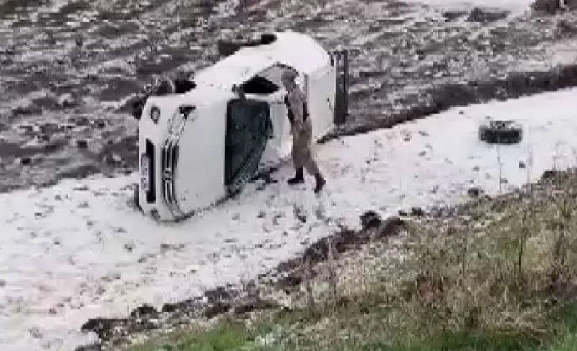 Askeri araç devrildi: 2 astsubay yaralandı