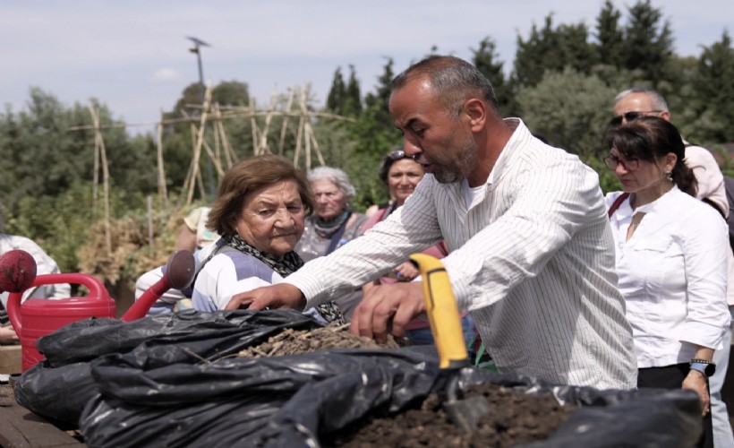 Bahçede dönüşüm başladı: Organik atıklar komposta dönüşüyor