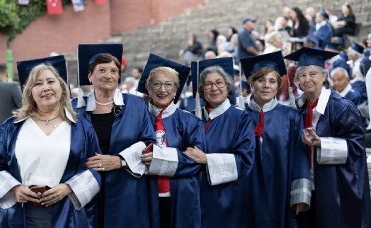 Balçova'da 3. Yaş Üniversitesi'nde kepler umuda  atıldı!