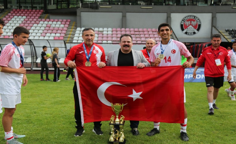 Bergamalı Milli Futbolcu Semih Ayrım Dünya Şampiyonu oldu