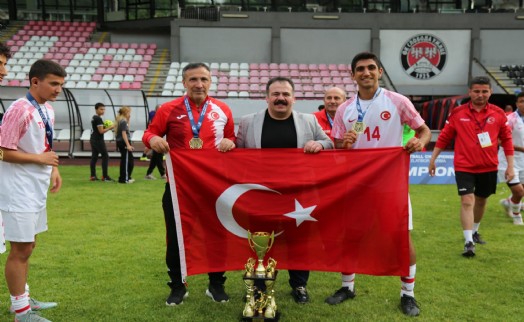 Bergamalı Milli Futbolcu Semih Ayrım Dünya Şampiyonu oldu