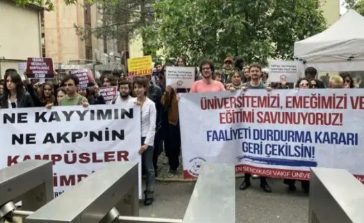Bilgi Üniversitesi öğrencilerinin nöbetinde 2'nci gün: 'Faaliyet durdurma kararını tanımıyoruz'