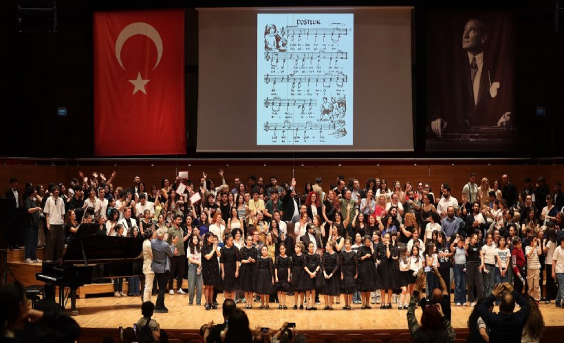 Binlerce koro sanatçısı büyük finalle ödüllerini aldı