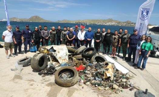 Bodrum'da denizden 2 ton çöp çıktı
