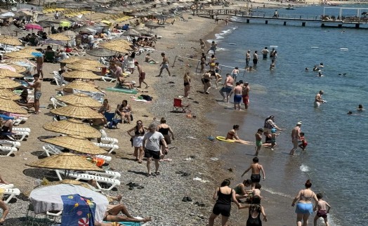 Bodrum'da Kurban Bayramı'nın ilk gününde sahillerde yoğunluk