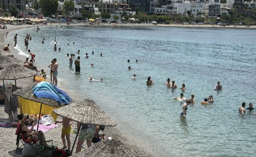 Bodrum'da bayramın ikinci gününde sahillerde yoğunluk sürüyor