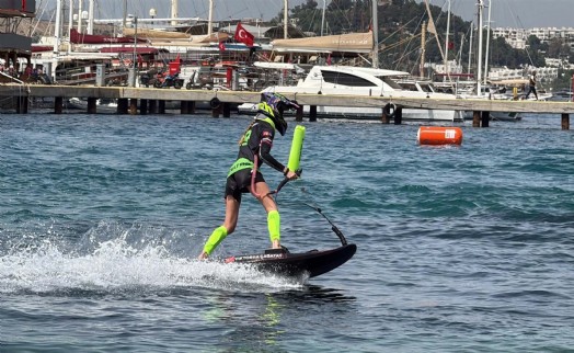 Bodrum'da su jeti, flyboard ve motosurf yarışları nefes kesti