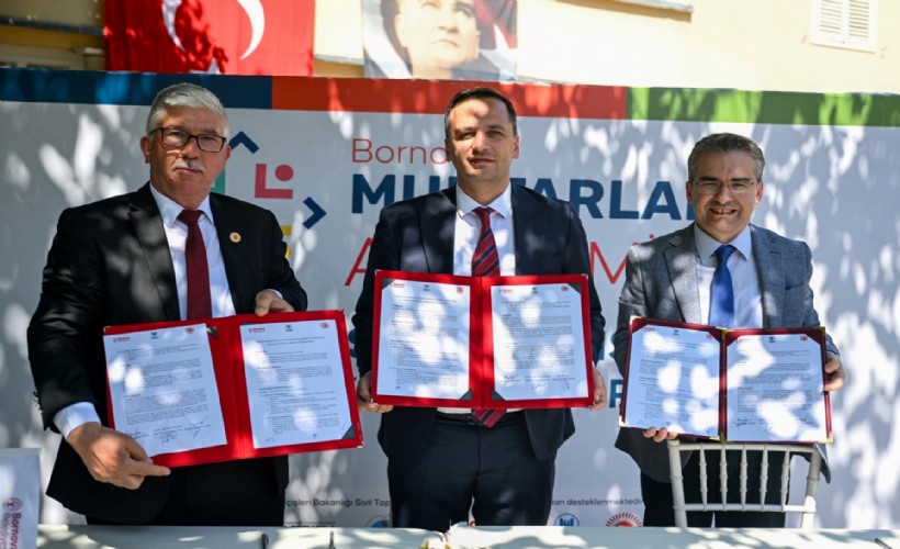 Bornova’da Muhtarlar Akademisi’nde mezuniyet heyecanı