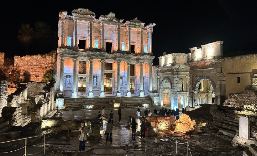 Büyükşehir gençleri Efes'e götürüyor