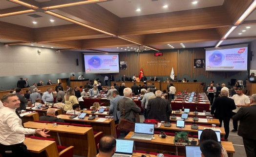 Büyükşehir meclisinde yeterli sayı sağlanamadı: Toplantı ertelendi!