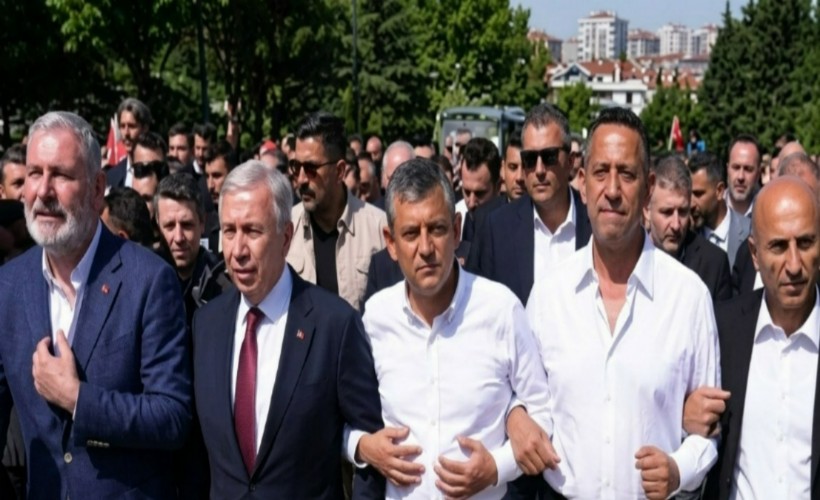 CHP'liler Özgür Özel öncülüğünde Anıtkabir'e yürüyor