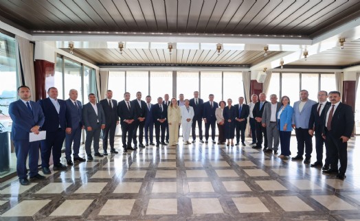 CHP İzmir'de belediye başkanları buluşması: İktidara hazırız, erken seçime kilitlendik