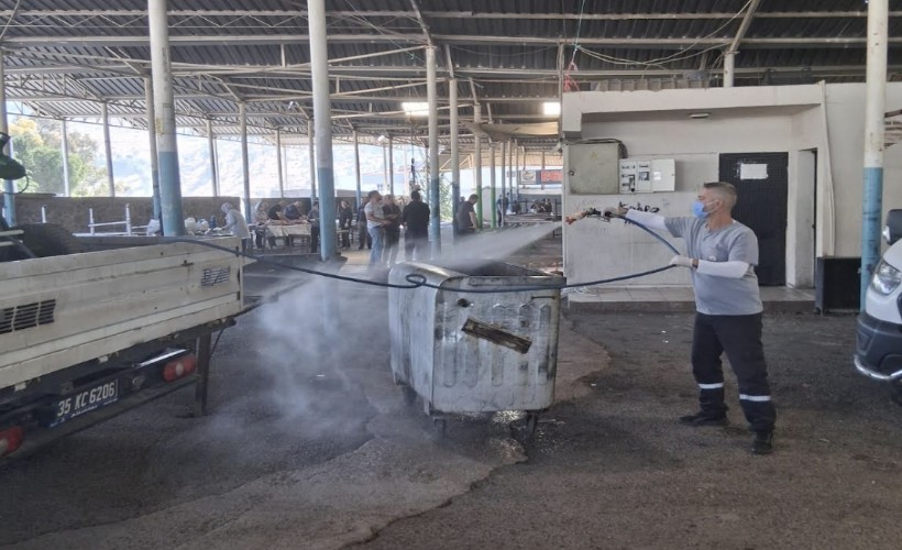 Çiğli Belediyesi bayramda da temizlik mesaisini sürdürdü