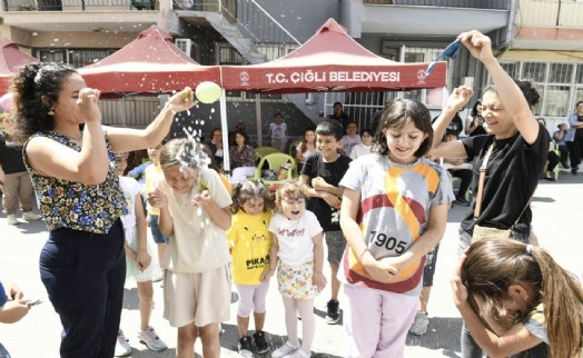 Çiğli Güzeltepe Kadın Dayanışma Merkezi'nde yılsonu şenliği