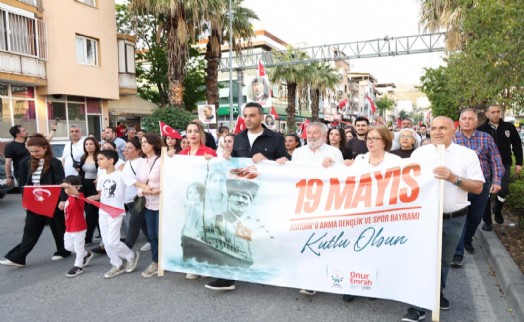 Çiğli'de 19 Mayıs coşkusu sokaklara taştı