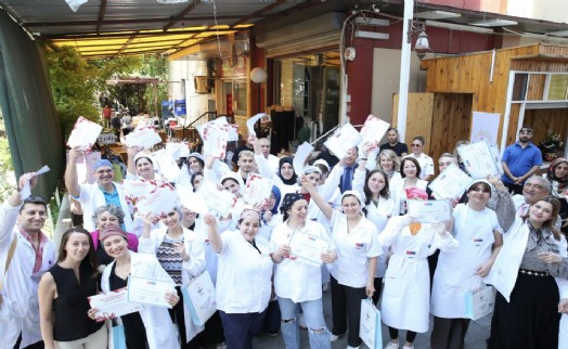 Çiğli'de ikinci dönem pastacılık kursu tamamlandı