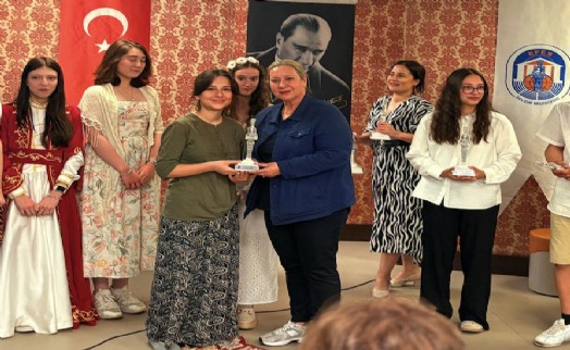 Efes Selçuklu öğrenciler mübadeleyi müzik ve tiyatro ile anlattı