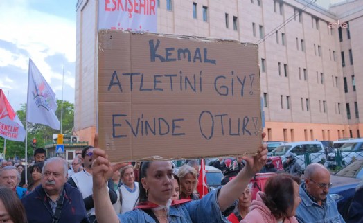 Eskişehir'de 'butlan' kararını protesto eden yüzlerce kişi CHP İl Binası'na yürüdü