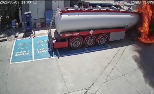 Fethiye'de faciadan dönüldü: Tankerde çıkan yangının görüntüleri ortaya çıktı