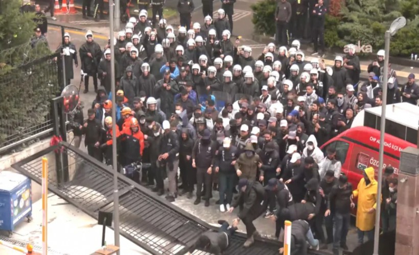 Flaş! Polis CHP Genel Merkezi'ne girdi! Yoğun biber gazlı müdahale...