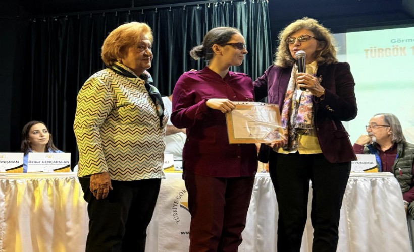 Görme engelli yazarların başarıları ödüllendirildi
