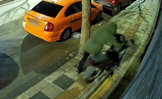 Güvenlik kameraları ele verdi: 2 hırsız tutuklandı