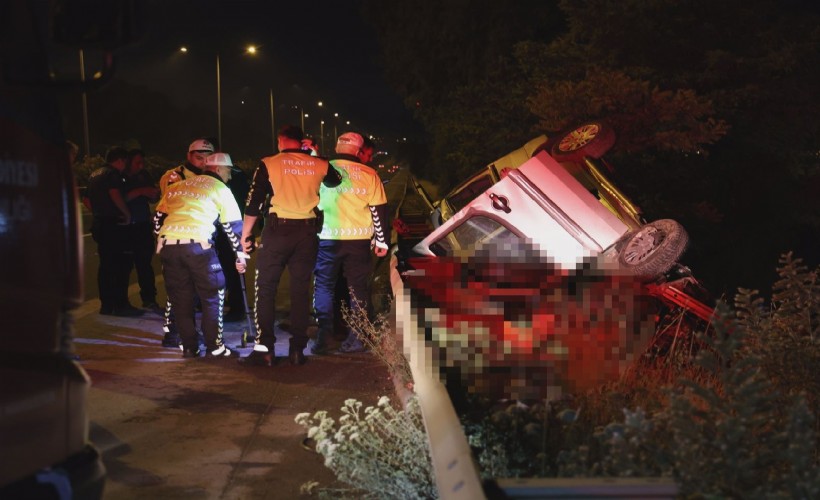 Çeşme Otoyolu'nda bayram gecesi acı kaza: 2 ölü