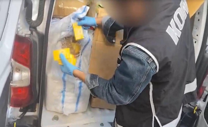 İzmir'de kaçak sigara operasyonu: 1 tutuklama