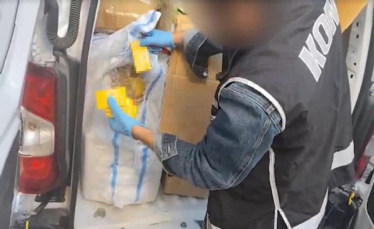 İzmir'de kaçak sigara operasyonu: 1 tutuklama