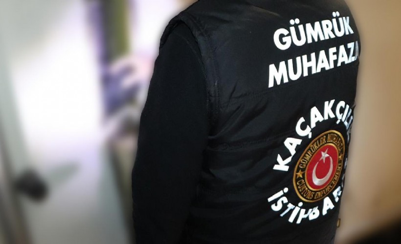 İzmir'de kaçakçılık operasyonu; Depoda yığınla ürün ele geçirildi!