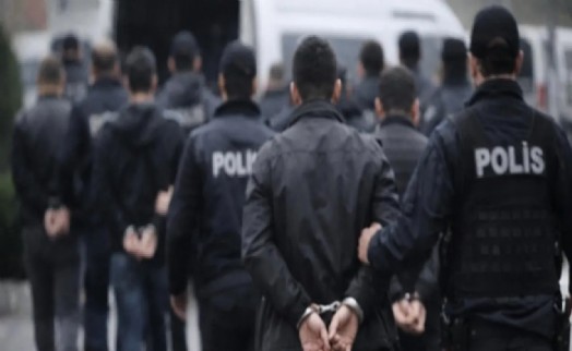 İzmir'de 'sazan sarmalı' operasyonu: Sahte ilan, altın, vize.. ile milyarlık vurgun!