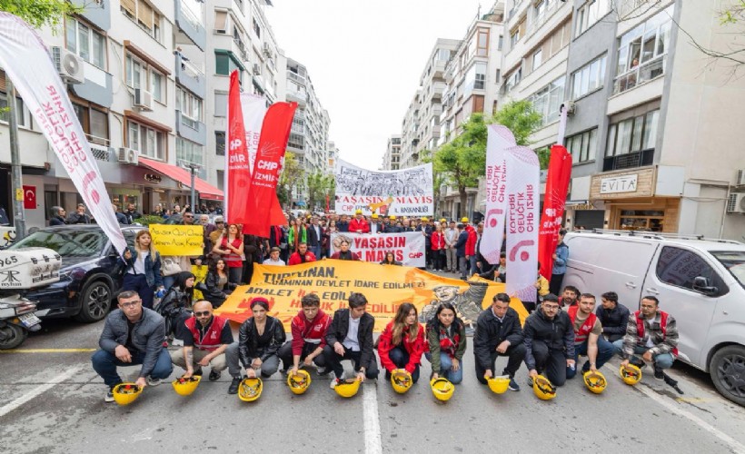 İzmir’de 1 Mayıs Gündoğdu Meydanı'nda kutlandı... CHP'den madencilere baretli destek