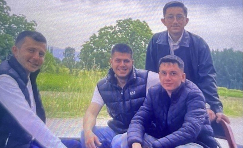 Kahreden son fotoğraf... İki genç aranıyor
